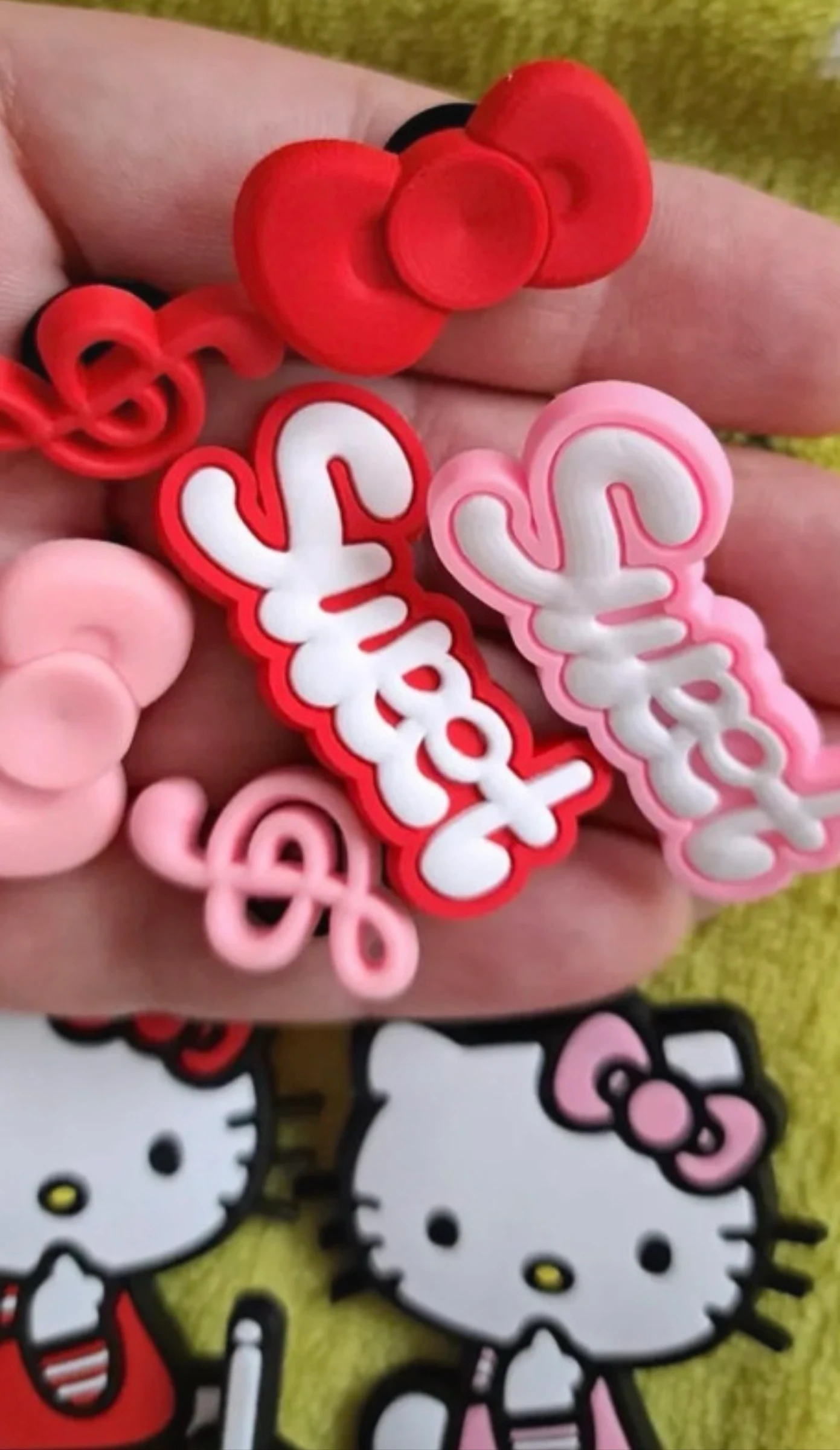 14 pin’s pour crocs Hello Kitty  – photo 3